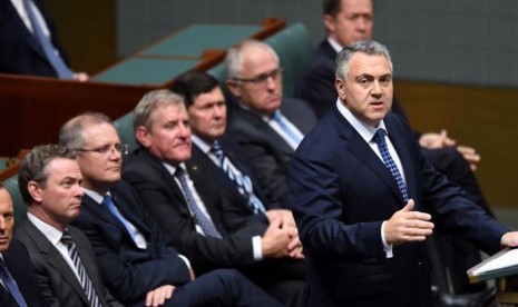 Menteri Perbendaharaan Negara (Treasurer) Joe Hockey menyampaikan RAPBN Australia tahun 2015.