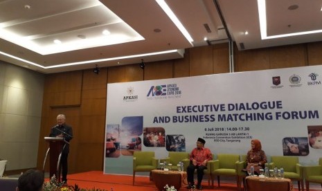 Menteri Perdagangan Enggartiasto Lukita dalam acara Executive Dialogue and Business Matching Forum dalam gelaran Apkasi Otonomi Expo 2018 di ICE BSD City, Serpong, Jumat (6/7).