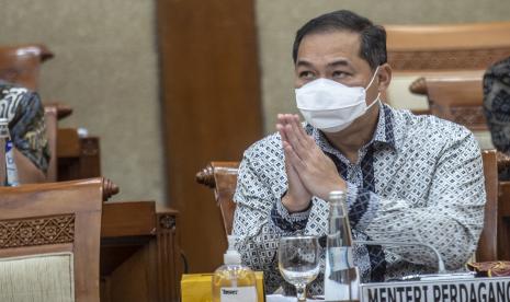 Menteri Perdagangan M Lutfi menegaskan, Kementerian Perdagangan tetap dan terus mendukung proses hukum yang dilakukan Kejaksaan Agung terkait dugaan gratifikasi atau suap pemberian izin penerbitan ekspor (PE) minyak goreng.