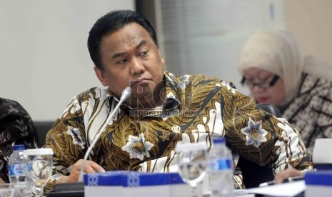 Menteri Perdagangan Rachmat Gobel mengikuti rapat kerja dengan Komite II DPD Kompleks Parlemen Senayan, Jakarta, Kamis (2/4).