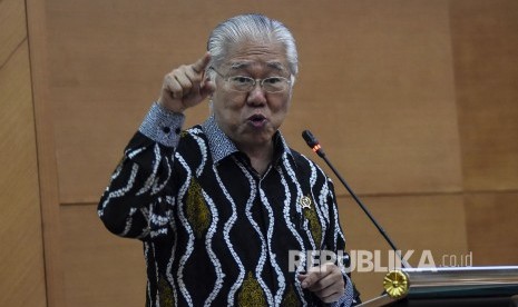 Menteri Perdagangan Republik Indonesia Enggartiasto Lukita memberikan pemaparan saat menjadi narasumber pada acara Kuliah Umum Bersama Menteri Perdagangan RI di Auditorium SPS Universitas Pendidikan Indonesia (UPI), Kota Bandung, Senin (16/9).