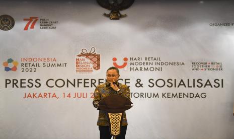 Menteri Perdagangan, Zulkifli Hasan menyatakan sedang mempertimbangkan untuk mencabut kebijakan domestic market obligation (DMO) dan domestic price obligation (DPO) minyak sawit. Rencana pencabutan itu lantaran pasokan CPO domestik telah melimpah sekaligus mempercepat realisasi ekspor.