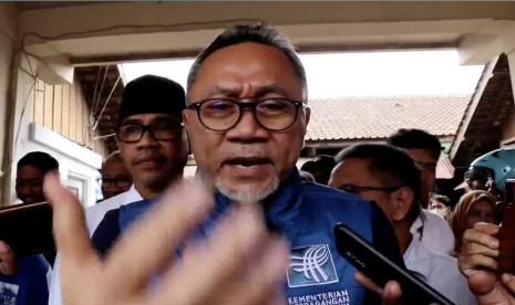 Menteri Perdagangan Zulkifli Hasan,Selasa (1/11) mengintruksikan untuk memberantas tengkulak di dunia pertembakauan di Temanggung, Jawa Tengah.