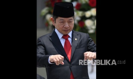 Menteri Perencanaan Pembangunan Nasional/Kepala Bappenas Suharso Monoarfa bersiap mengikuti foto bersama seusai pelantikan menteri Kabinet Indonesia Maju di Beranda Halaman Istana Merdeka, Jakarta, Rabu (23/10/2019).