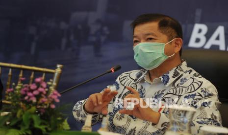 Menteri Perencanaan Pembangunan Nasional (PPN)/Kepala Bappenas Suharso Monoarfa mengatakan Indonesia keluar dari kelompok kelas pendapatan menengah atas akibat pandemi Covid-19.