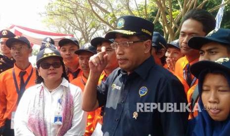 Menteri Perhubungan, Budi Karya Sumadi berada di tengah-tengah peserta Pendidikan Kilat (Diklat) BP2IP Tangrang dan STPI Curug, Sabtu (11/8).