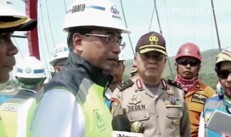 Menteri Perhubungan, Budi Karya Sumadi (keempat kanan)