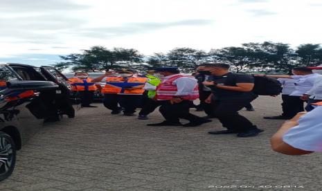 Menteri Perhubungan, Budi Karya Sumadi, memantau kesiapan pelabuhan dalam mengantisipasi lonjakan mudik Lebaran tahun ini. Menhub meminta penambahan pelabuhan dan dermaga agar bisa mengurai kepadatan kendaraan di Pelabuhan Penyebrangan ASDP Merak, Banten.