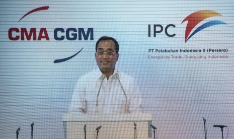 Menteri Perhubungan Budi Karya Sumadi memberi sambutan dalam peresmian kedatangan kapal CMA CGM Ottelo di Jakarta International Container Terminal (JICT), Jakarta, Minggu (23/4).