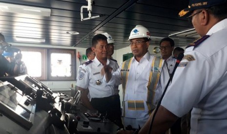 Menteri Perhubungan Budi Karya Sumadi meninjau kesiapan di Tanjung Perak Surabaya, Sabtu (9/5)