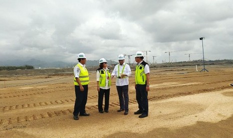 Menteri Perhubungan, Budi Karya Sumadi meninjau pembangunan bandara New Yogyakarta Internasional Airport (NYIA) Kulonprogo.