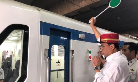 Menteri Perhubungan Budi Karya Sumadi meresmikan Soft Launcing Kereta Bandara di Stasiun Manggarai, Jakarta (5/10). 