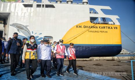 Menteri Perhubungan Budi Karya Sumadi, pagi ini Sabtu (7/5) atau H+4, meninjau Pelabuhan Tanjung Mas, Semarang, untuk mengecek penanganan arus balik.