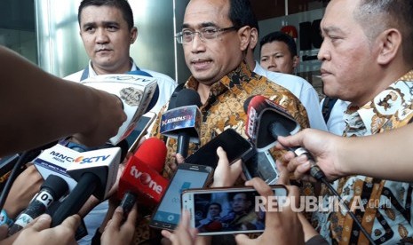 Transportation Minister Budi Karya Sumadi was questioned by KPK as a witness for suspect Adiputra Kurniawan in a graft case involving some procurement projects of the ministry's Directorate General of Sea Transportation for the 2016-2017 budget, Tuesday.