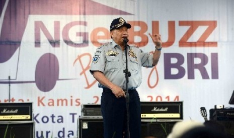 Menteri Perhubungan E.E. Mangindaan.