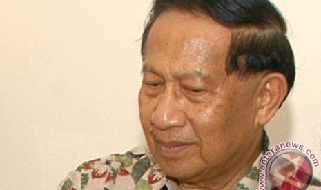 Menteri Perhubungan, Evert Erenst Mangindaan.