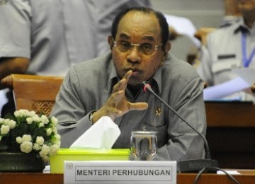 Menteri Perhubungan Freddy Numberi.