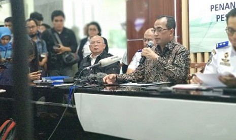 Menteri Perhubungan (Menhub) Budi Karya Sumadi di Gedung Karsa Kementerian Perhubungan, Kamis (1/11) memberikann mengenai langkah selanjutnya pasca kecelakaan Pesawat Lion Air registrasi PQ-LQP dengan nomor penerbangan JT 610 pada 29 Oktober 2018.