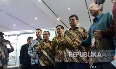 Menteri Perindustrian Airlangga Hartarto membuka pameran GIICOMVEC, di Jakarta Convention Center, Jakarta, Kamis (1/3). 