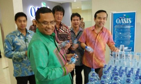 Menteri Perindustrian, Saleh Husin ketika kunjungi kantor PT Oasis Water International