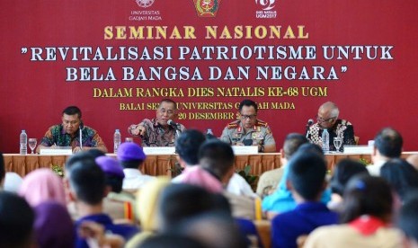 Menteri Pertahahan (Menhan) Ryamizard Ryacudu menghadiri seminar nasional bela negara sekaligus dies natalis ke-68 Universitas Gadjah Mada ( UGM) Yogyakarta, Selasa (19/12).