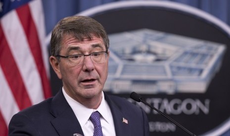 Menteri Pertahanan Amerika Serikat Ash Carter berbicara kepada wartawan di Pentagon, Rabu (13/1).