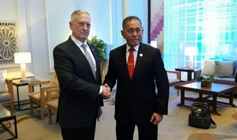 Menteri Pertahanan Amerika Serikat James Mattis, Senin (23/10) di Clark, Filipina menyampaikan permohonan maaf kepada Menhan RI Ryamizard Ryacudu atas insiden sempat ditolaknya Panglima TNI Jenderak Gatot Nurmantyo di AS