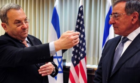 Menteri Pertahanan Israel Ehud Barak dan Menteri Pertahanan AS Leon Panetta di Jerusalem, 1 Agustus 2012.