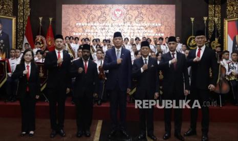 Menteri Pertahanan (Menhan) RI Sjafrie Sjamsoeddin melantik sejumlah staf khusus (stafsus), termasuk Deddy Corbuzier.