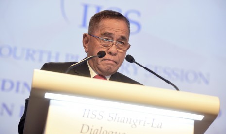 Menteri Pertahanan RI Ryamizard Ryacudu berpidato di 16th International Institute for Strategic Studies Shangri-la Dialogue (IISS) pada Konferensi Keamanan Asia, 4 Juni 2017, di Singapura. 