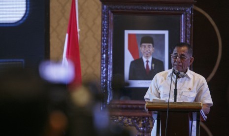 Menteri Pertahanan Ryamizard Ryacudu menyampaikan pengarahan saat rapat koordinasi Perguruan Tinggi Swasta se-DIY di Hotel Sahid Raya, Sleman, DI Yogyakarta, Rabu (18/1). 