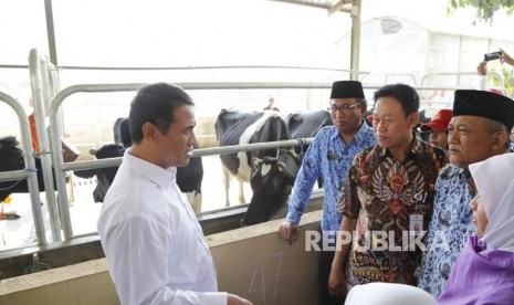 Menteri Pertanian Amran Sulaiman melakukan kunjungan kerja ke Balai Besar Pelatihan Peternakan (BBPP) Batu, Selasa (17/7).