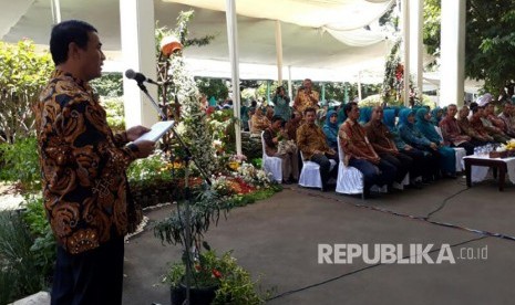 Menteri Pertanian Amran Sulaiman melakukan telekonferensi dengan kelompok PKK di 9 provinsi, Senin (10/4).