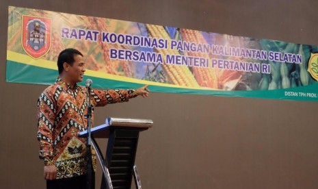 Menteri Pertanian Amran Sulaiman memimpin rapat koordinasi pangan di Kalimantan Selatan, Rabu (14/12)..