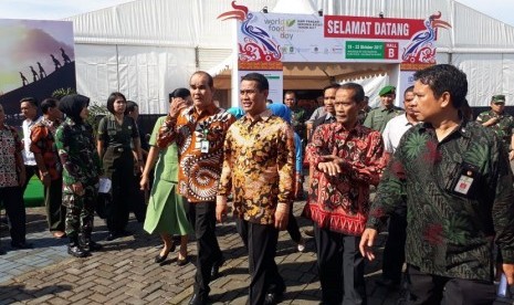 Menteri Pertanian Amran Sulaiman menghadiri peringatan Hari Pangan Seduni XXXVIII di Pontianak, Kalimantan Barat, Kamis (19/10). 