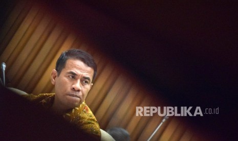 Menteri Pertanian Amran Sulaiman mengikuti Rapat Kerja (Raker) dengan Komisi IV DPR di Kompleks Parlemen, Senayan, Jakarta, Kamis (14/4). (Republika/Rakhmawaty La'lang)