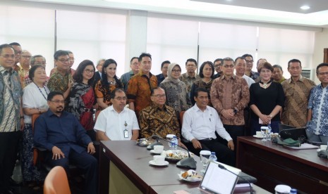 Menteri Pertanian (Andi Amran Sulaiman) bersama Anggota Dewan Pertimbangan Presiden (Watimpres), Sidarto Danusubroto, Selasa (22/8/2017) menghadiri Rapat ke-4 Persiapan Rembuk Nasional 2017.