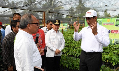 Menteri Pertanian Andi Amran Sulaiman memberikan arahan tentang perkembangan sektor perkebunan