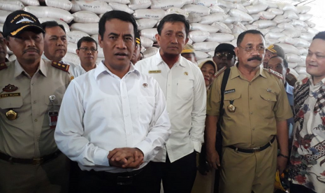 Menteri Pertanian Andi Amran Sulaiman membuat cabang karantina pertanian di Kabupaten Tojo Una Una, Sulawesi Tengah untuk memudahkan ekspor.