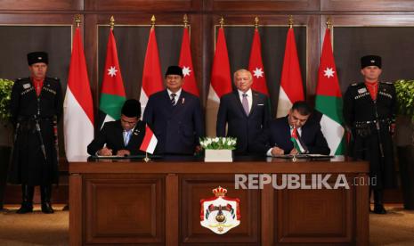Menteri Pertanian Andi Amran Sulaiman menandatangani nota kesepahaman (MoU) kerja sama pertanian dengan Menteri Pertanian Kerajaan Hasyimiyah Yordania, Khaled Al Henefat.