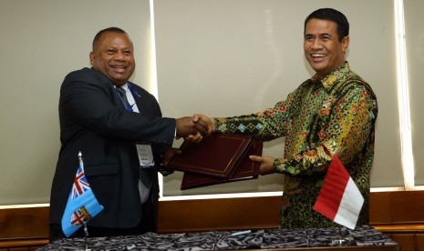 Menteri Pertanian Andi Amran Sulaiman menandatangani perjanjian ekspor beras ke Fiji, Vunuatu dan Samoa.