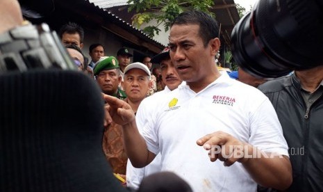 Menteri Pertanian Andi Amran Sulaiman menjelaskan program BEKERJA kepada para wartawan di Desa Cikancana, Kecamatan Sukaresmi, Kabupaten Cianjur, Jawa Barat, Senin (23/4).