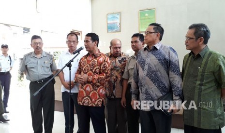 Menteri Pertanian Andi Amran Sulaiman menyampaikan solusi meningkatkan  ekspor dengan memangkas waktu perizinan, Gedung Ditjen Hortikultura  Kementan, Senin (29/10).