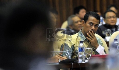 Menteri Pertanian, Andi Amran Sulaiman saat mengikuti rapat kerja bersama Komisi IV DPR RI di Kompleks Parlemen Senayan, Jakarta, Kamis (27/8). (Republika/Rakhmawaty La'lang)