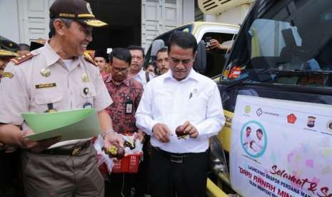 Menteri Pertanian (Mentan), Amran Sulaiman launching ekspor perdana buah manggis sumatera barat.