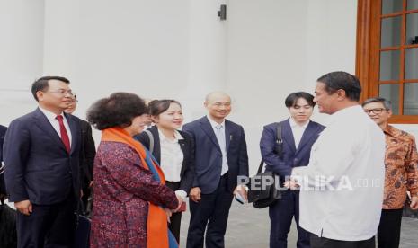 Menteri Pertanian (Mentan) Amran Sulaiman menerima kunjungan Madam Thai Huong, Chairman dari TH Group Vietnam, dalam rangka menjajaki peluang investasi di sektor industri susu Indonesia.