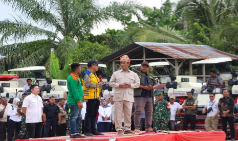 Menteri Pertanian (Mentan) Andi Amran Sulaiman kunjungi lokasi optimasi lahan (oplah) di Desa Tebing Tinggi Kecamatan Tanjung Beringin sekaligus melakukan Apel Siaga Brigade Pangan di Desa Pematang Cermai Kecamatan Tanjung Beringin, Kab Serdang Bedagai, Sumatera Utara, Rabu (11/12/2024).