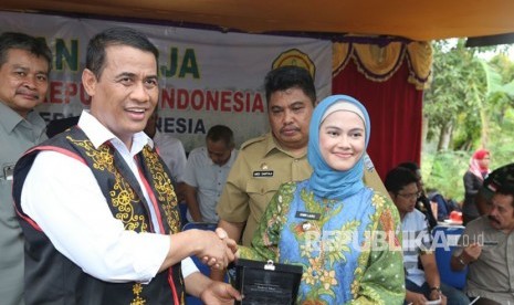 Menteri Pertanian (Mentan), Andi Amran Sulaiman melakukan kunjungan kerja ke garda terdepan Negara Kesatuan Republik Indonesia (NKRI) Pulau Sebatik, Kabupaten Nunukan, Kalimantan Utara, Senin (23/10).