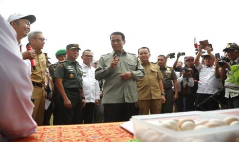 Menteri Pertanian (Mentan) Andi Amran Sulaiman menghadiri kegiatan pembinaan penyuluh pertanian SMKPP Negeri Sembawa, Kabupaten Banyuasin, Sumatera Selatan.