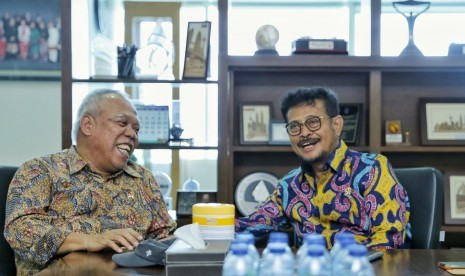 Menteri Pertanian (Mentan), Syahrul Yasin Limpo bertemu dengan Menteri Pekerjaan Umum dan Perumahan Rakyat Basuki Hadimuljono  di Kantor Pusat Kementerian PUPR, Jakarta.